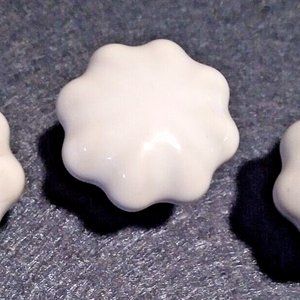 3 X BELWITH PORCELAIN CABINET PULLS VINTAGE WHITE 1" X 1.25" FLOWER SHAPE DRAWER